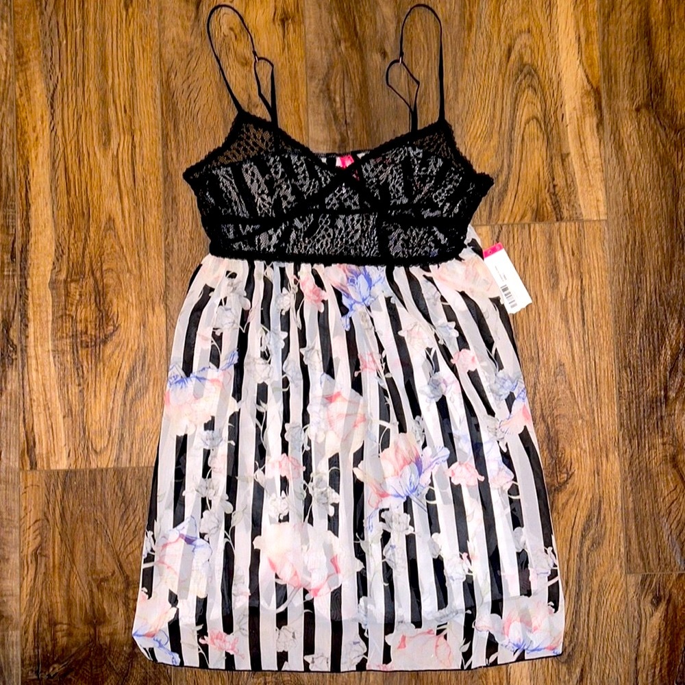 Cosmopolitan nightgown slip baby doll size small NWT